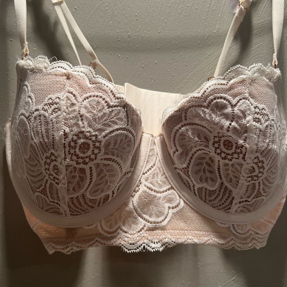 Elegant Lace Underwire Bra - Cream